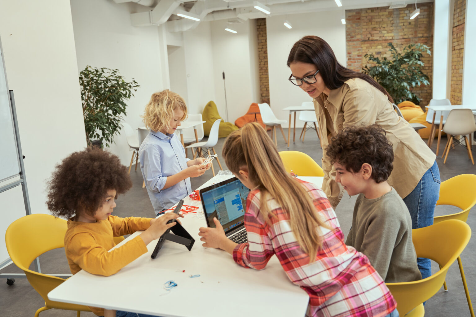 Niños programando en Roblox